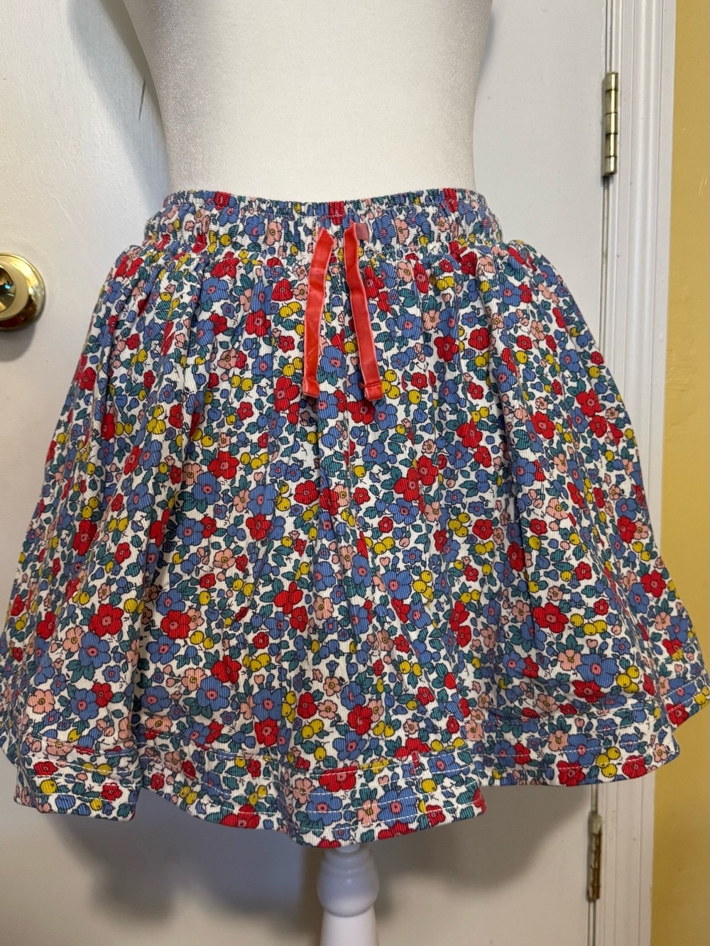Mini Boden - Floral Drawstring Mini Skirt in Red, Blue and Yellow